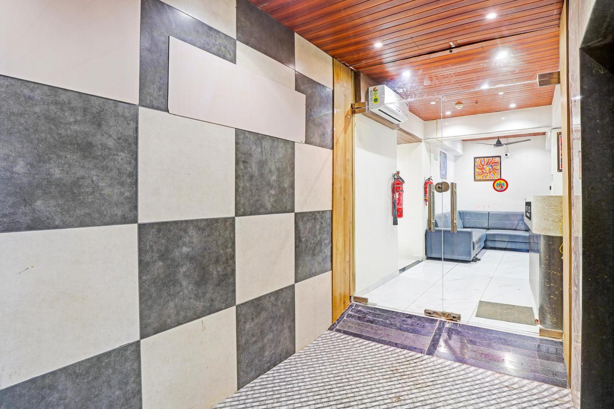 Super Hotel O Althan Formerly Hotel Niraant Surat Exterior photo