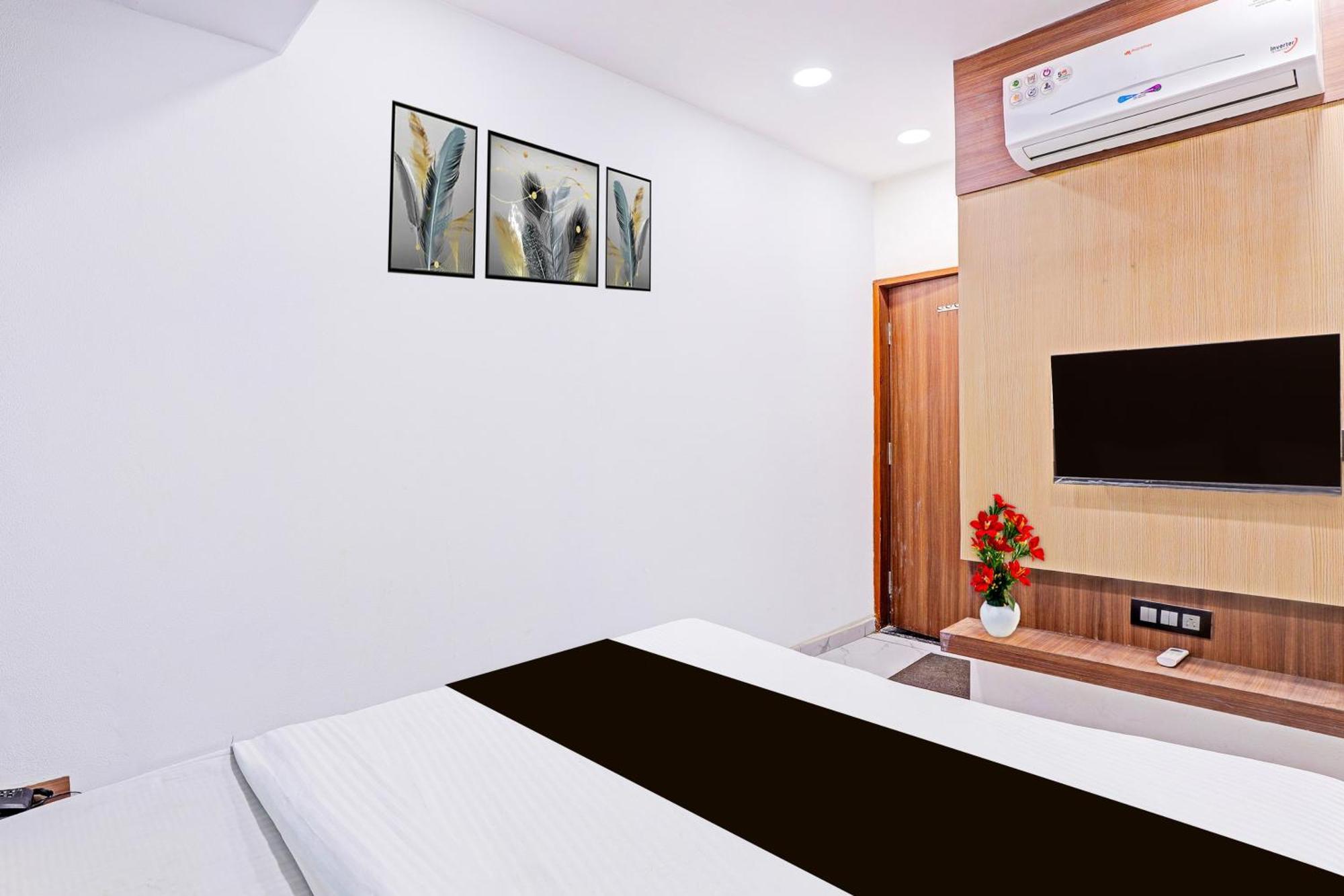 Super Hotel O Althan Formerly Hotel Niraant Surat Exterior photo